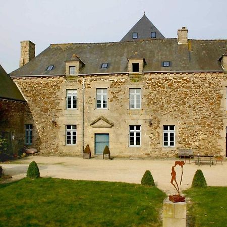 Gite La Passerelle - Manoir Le Plessix Madeuc Corseul 외부 사진
